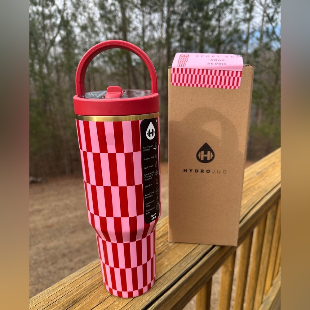 Brand new Be Mine Valentine Hydrojug 40 Oz Sport